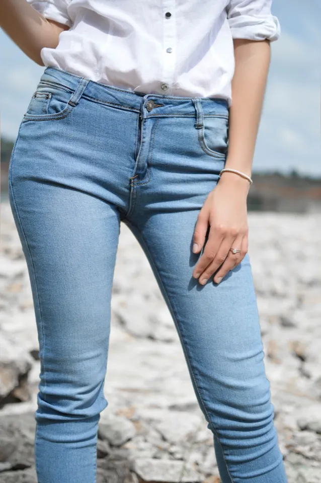 Foto de calça jeans: Compare o preço de calça jeans em diferentes países e veja quanto esse custo pesa no salário médio local