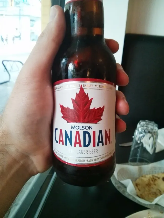 Foto de cerveja 500ml: Compare o preço de cerveja 500ml em diferentes países e veja quanto esse custo pesa no salário médio local