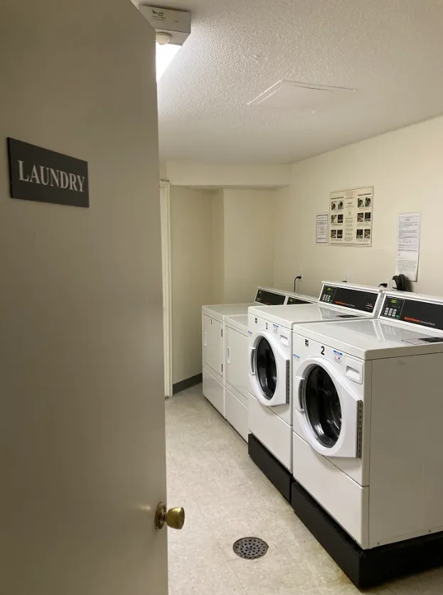 Foto de lavanderia 5kg: Compare o preço de lavanderia 5kg em diferentes países e veja quanto esse custo pesa no salário médio local