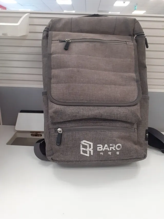 Foto de mochila: Compare o preço de mochila em diferentes países e veja quanto esse custo pesa no salário médio local